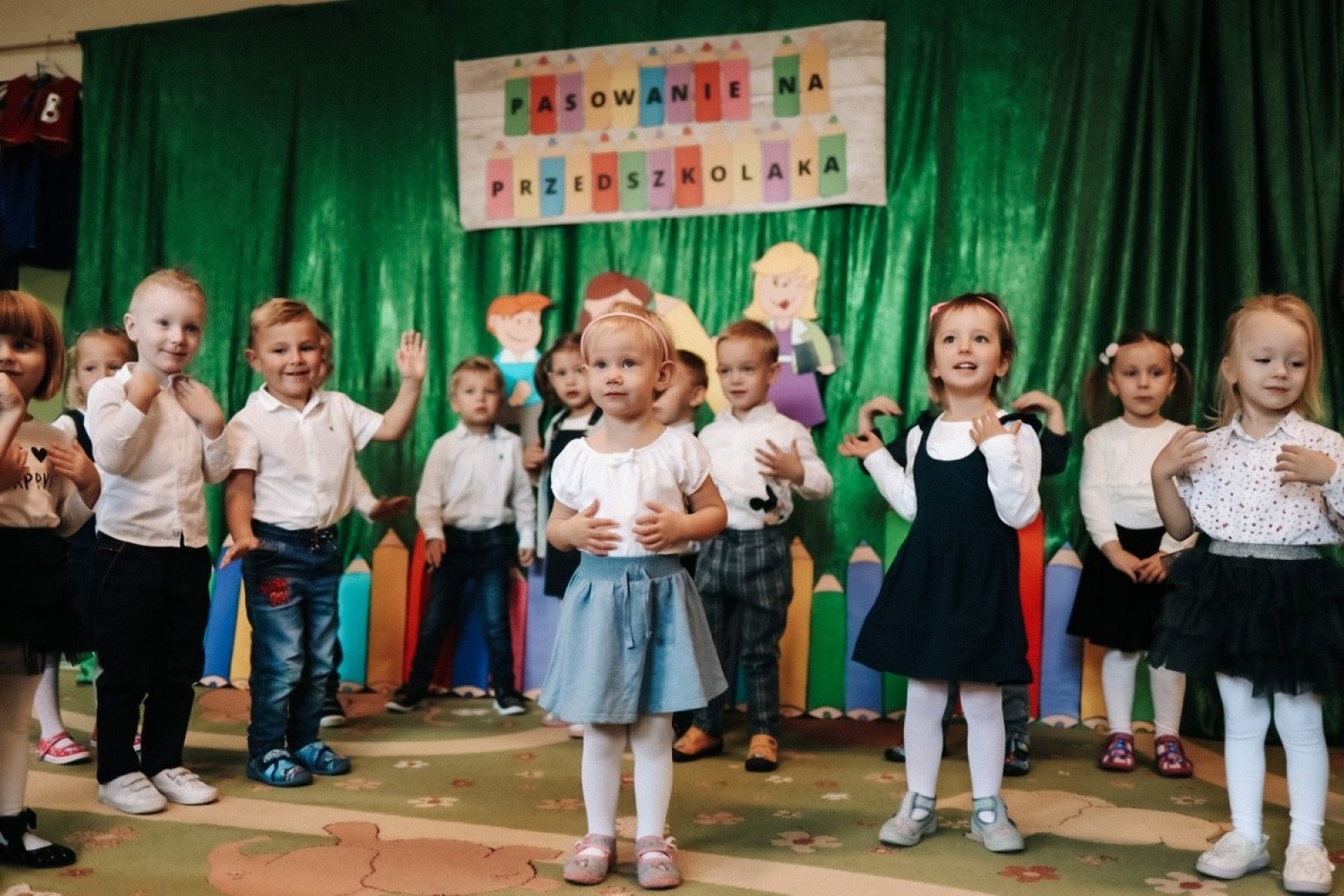 Zdjęcie w galerii na portalu naszwodzislaw.com: Pasowanie na przedszkolaka i starszaka w PP4 wiadomości z regionu