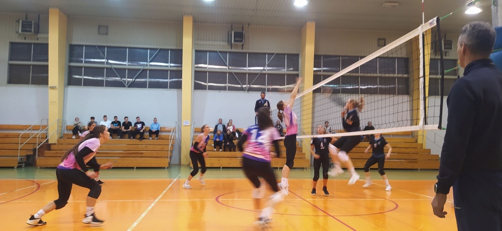 Zdjęcie w galerii na portalu naszwodzislaw.com: Trójka Mikołów odprawiona na tarczy wiadomości z regionu