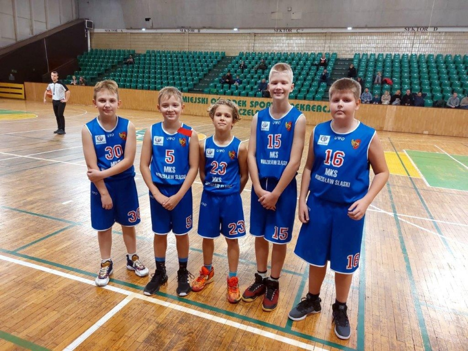 Zdjęcie w galerii na portalu naszwodzislaw.com: Pierwszy turniej mini koszykówki - U12M sezonu 2022/23 wiadomości z regionu