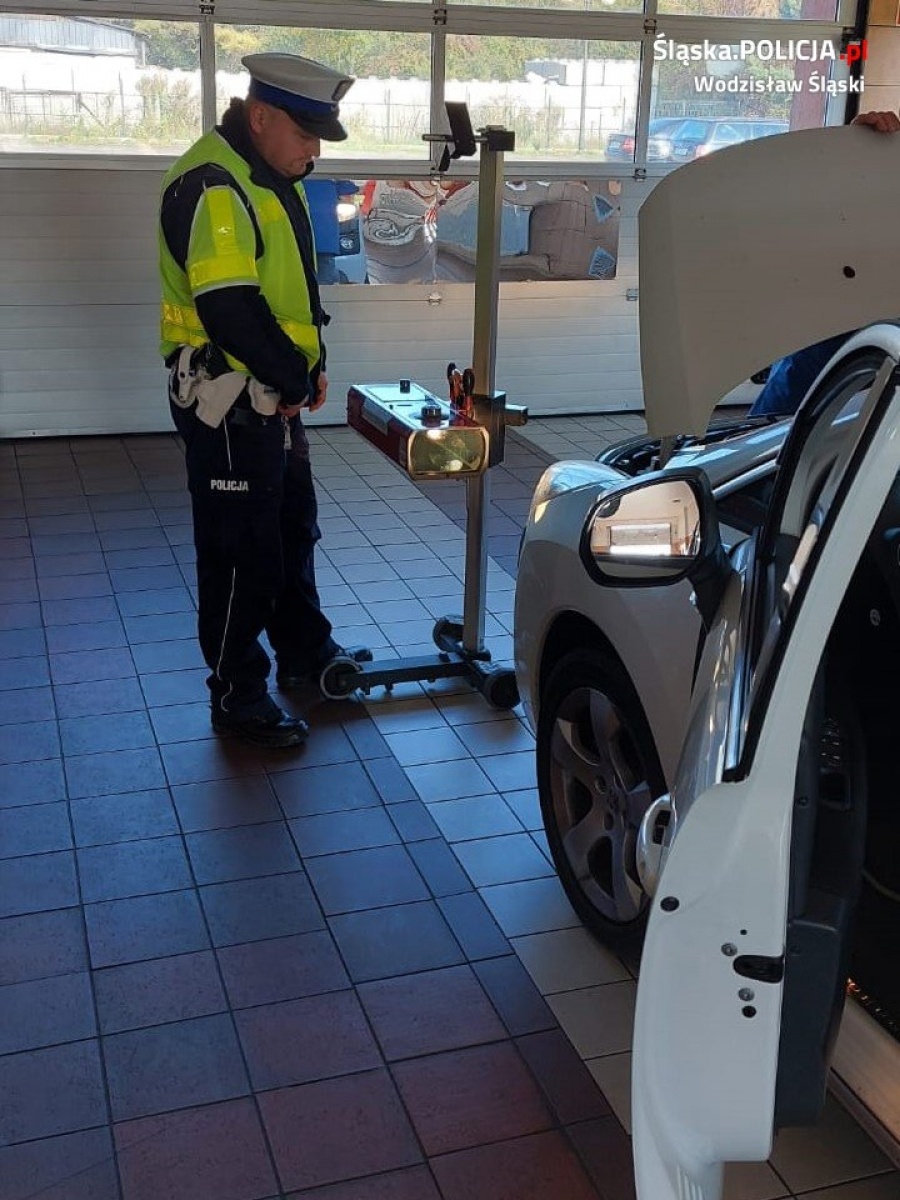 Zdjęcie w galerii na portalu naszwodzislaw.com: Ruszyła akcja Twoje światła - Nasze bezpieczeństwo wiadomości z regionu