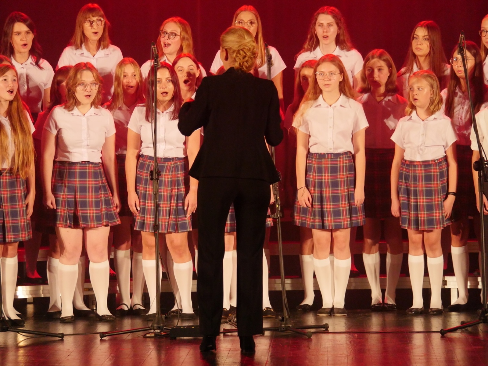 Zdjęcie w galerii na portalu naszwodzislaw.com: Miejski Chór Canticum Novum świętował 10-lecie wiadomości z regionu