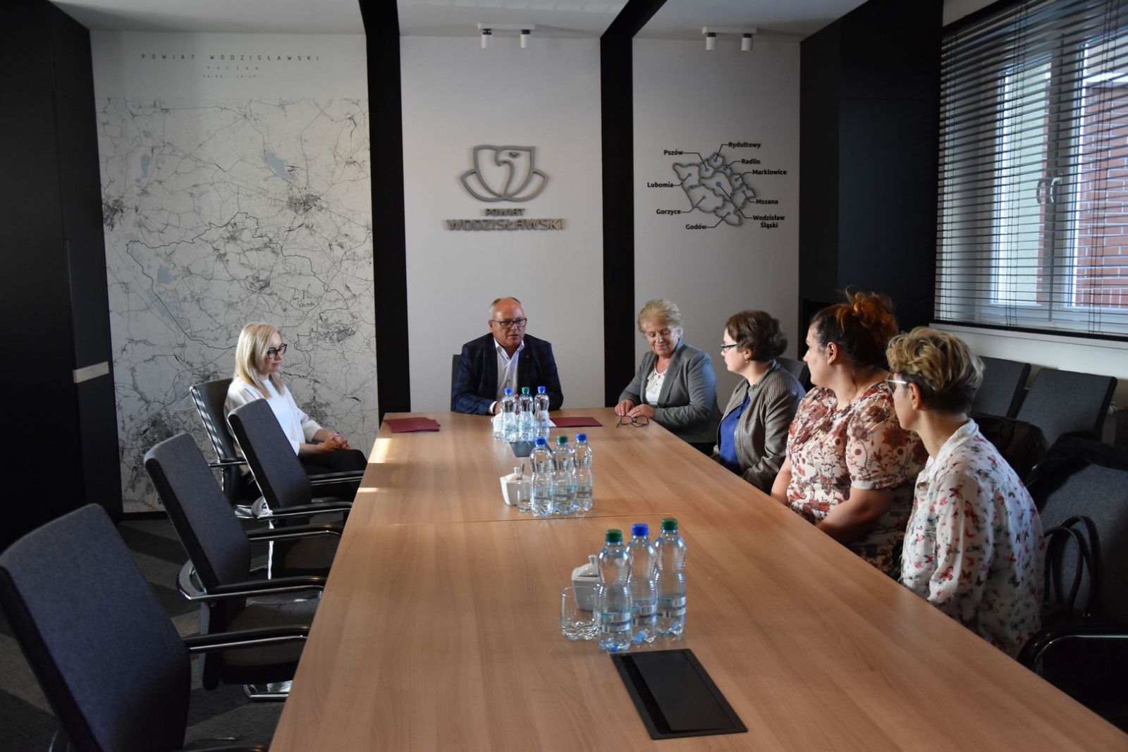 Zdjęcie w galerii na portalu naszwodzislaw.com: Cztery studentki z przyznanym stypendium wiadomości z regionu