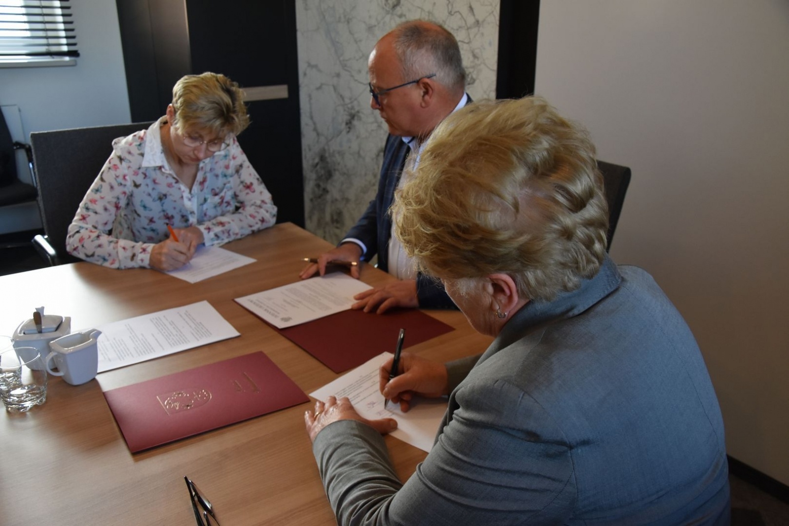 Zdjęcie w galerii na portalu naszwodzislaw.com: Cztery studentki z przyznanym stypendium wiadomości z regionu