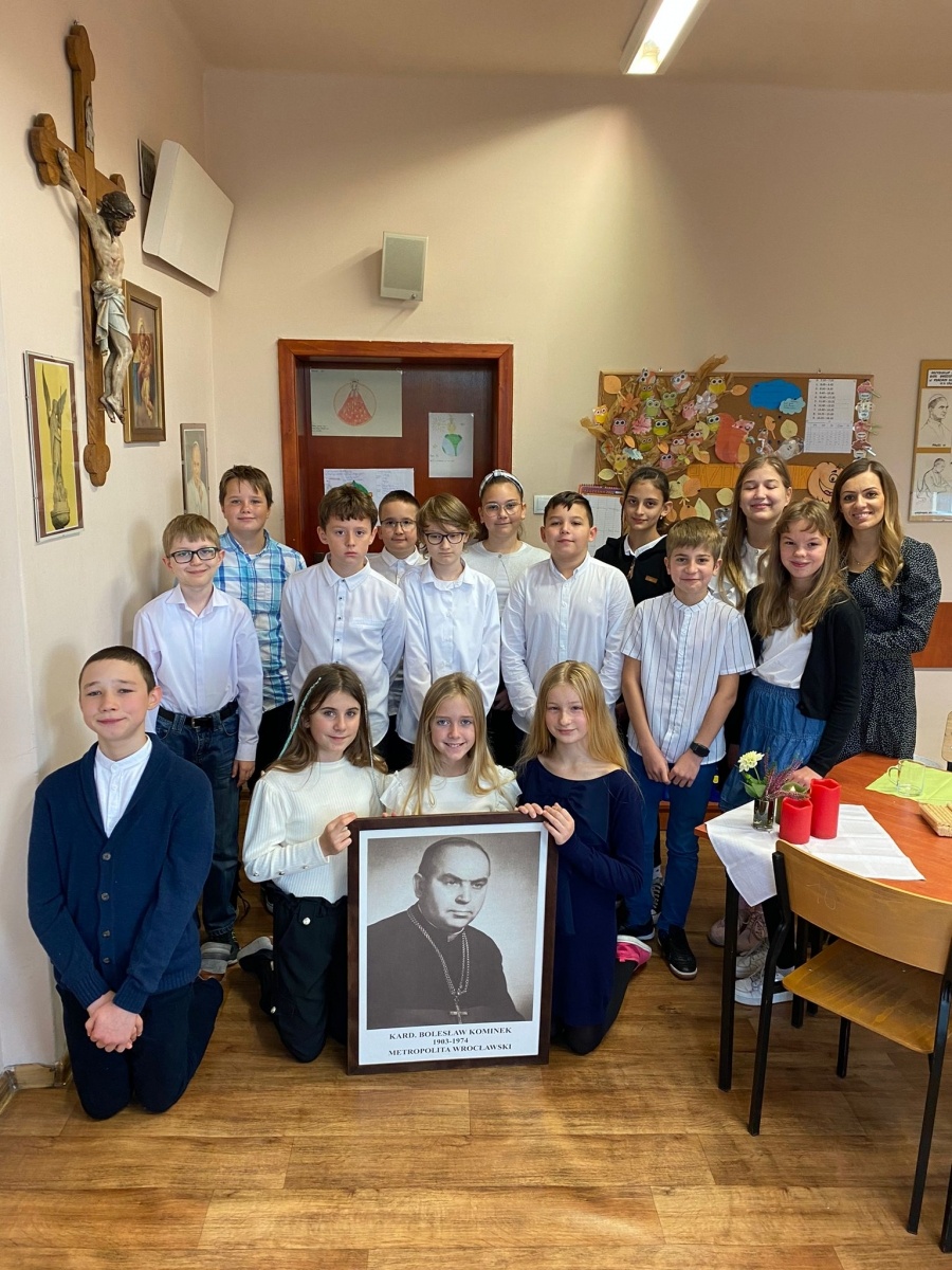 Zdjęcie w galerii na portalu naszwodzislaw.com: Wodzisławska SP17 obchodziła jubileusz [FOTO] wiadomości z regionu