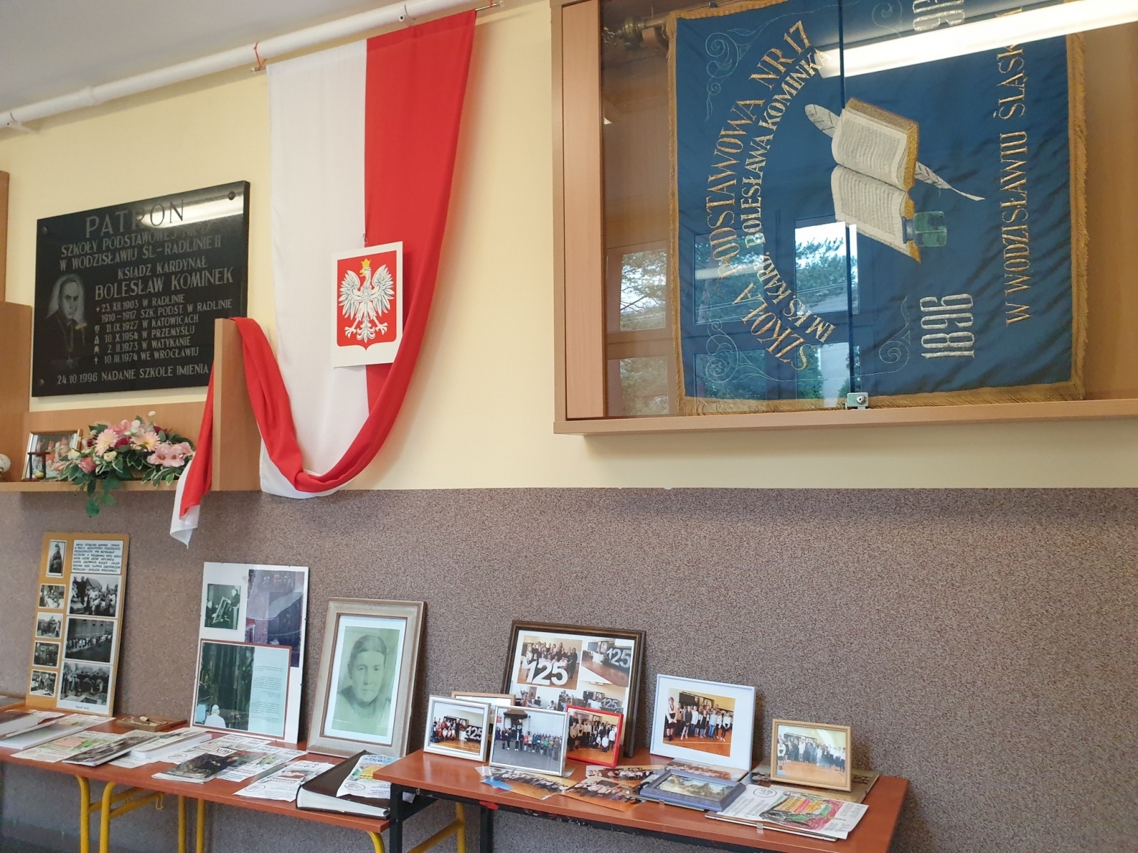 Zdjęcie w galerii na portalu naszwodzislaw.com: Wodzisławska SP17 obchodziła jubileusz [FOTO] wiadomości z regionu