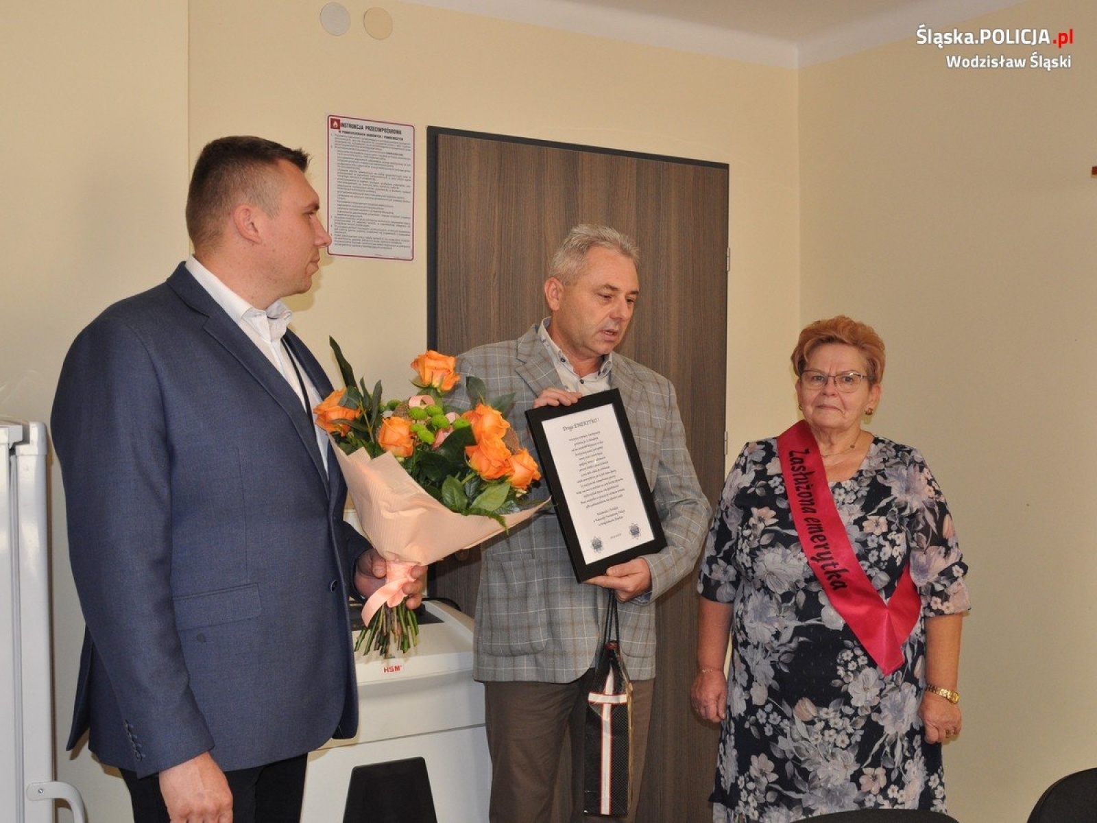 Zdjęcie w galerii na portalu naszwodzislaw.com: Policyjne podziękowania dla inspektora BHP wiadomości z regionu
