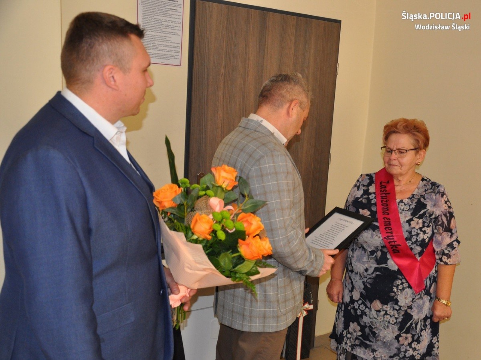 Zdjęcie w galerii na portalu naszwodzislaw.com: Policyjne podziękowania dla inspektora BHP wiadomości z regionu