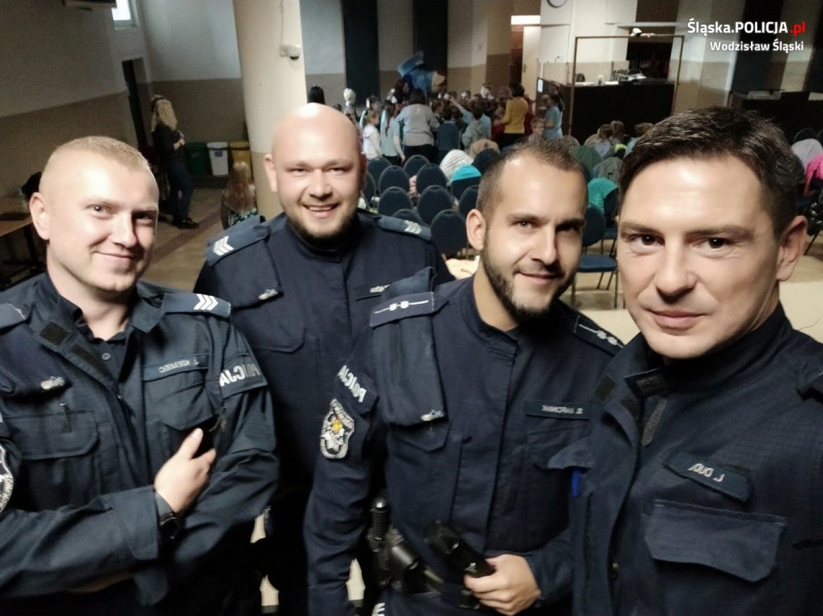 Zdjęcie w galerii na portalu naszwodzislaw.com: Dzielnicowi promowali bezpieczeństwo wśród najmłodszych uczniów wodzisławskiego Katolika wiadomości z regionu