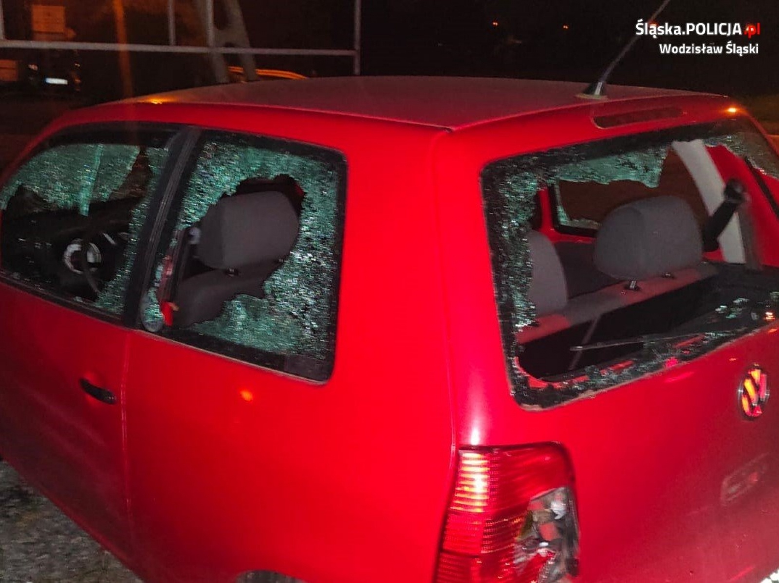 Zdjęcie w galerii na portalu naszwodzislaw.com: Z zemsty uszkodził cztery samochody. Został zatrzymany wiadomości z regionu