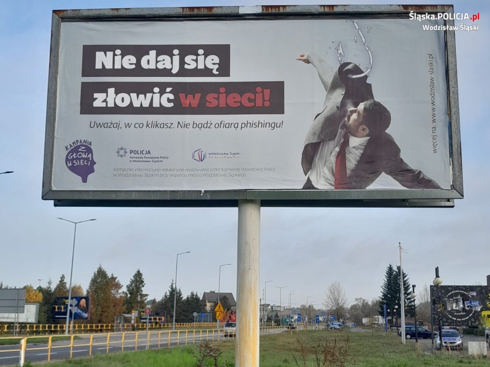 Zdjęcie w galerii na portalu naszwodzislaw.com: Nie daj się złowić w sieci. Widziałeś już te billboardy? wiadomości z regionu