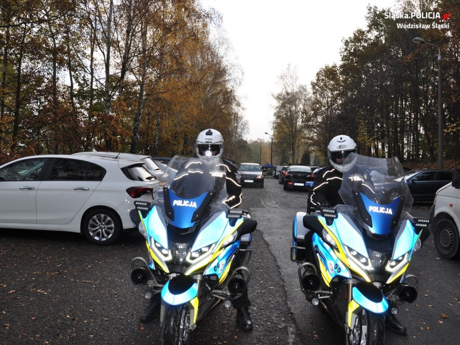 Zdjęcie w galerii na portalu naszwodzislaw.com: Policja dba o bezpieczeństwo osób odwiedzających groby wiadomości z regionu