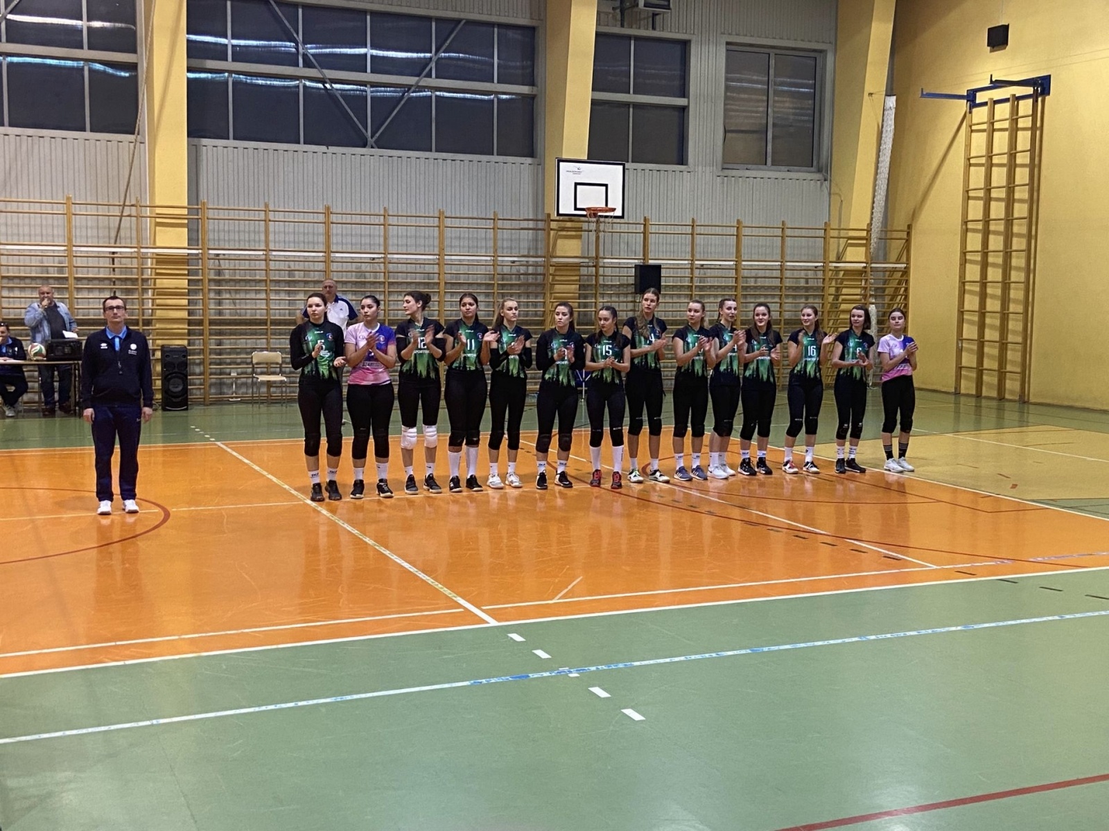 Zdjęcie w galerii na portalu naszwodzislaw.com: Siatkarki Zorzy górą w derbowym pojedynku wiadomości z regionu