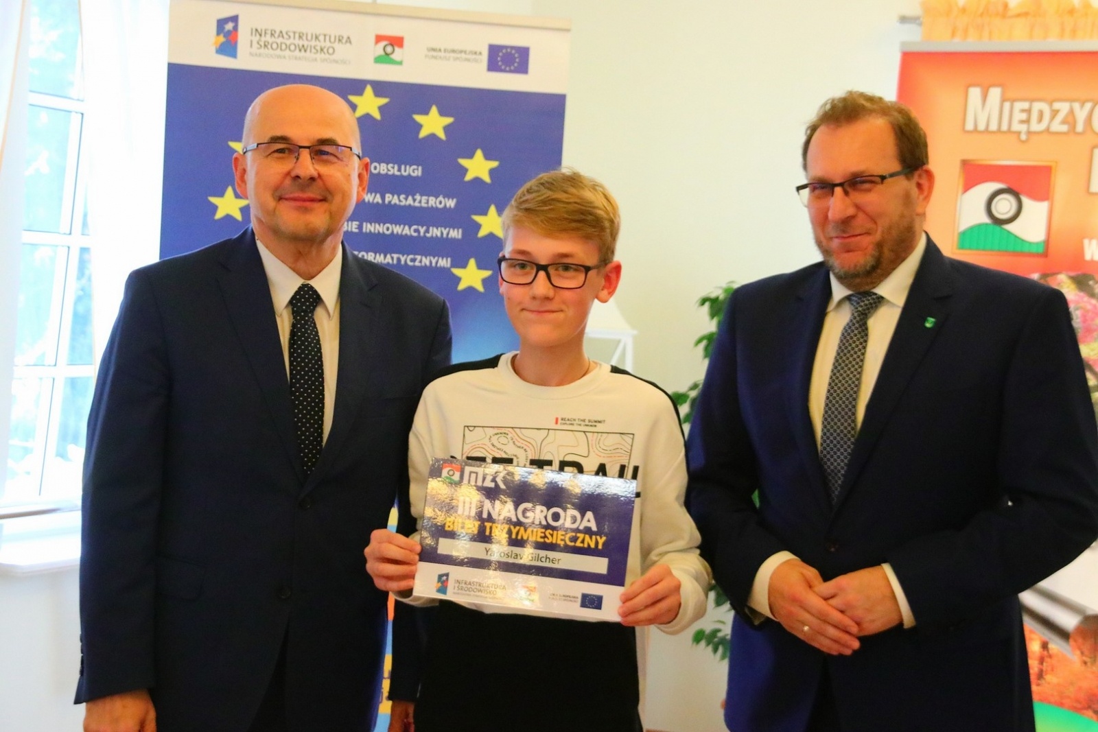 Zdjęcie w galerii na portalu naszwodzislaw.com: Bezpłatne bilety trafiły do laureatów konkursu wiadomości z regionu