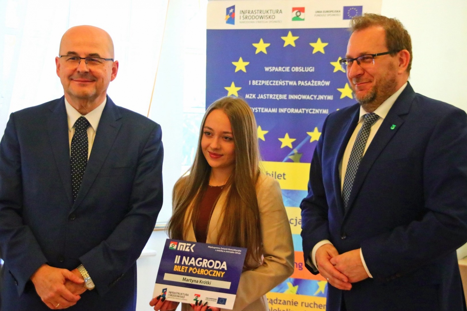 Zdjęcie w galerii na portalu naszwodzislaw.com: Bezpłatne bilety trafiły do laureatów konkursu wiadomości z regionu