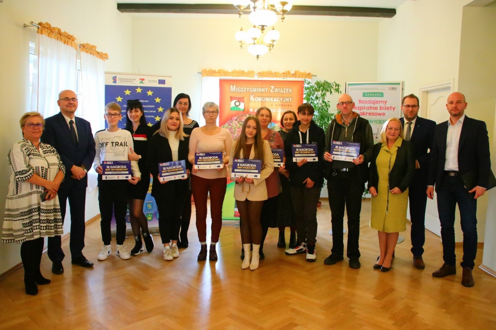 Zdjęcie w galerii na portalu naszwodzislaw.com: Bezpłatne bilety trafiły do laureatów konkursu wiadomości z regionu