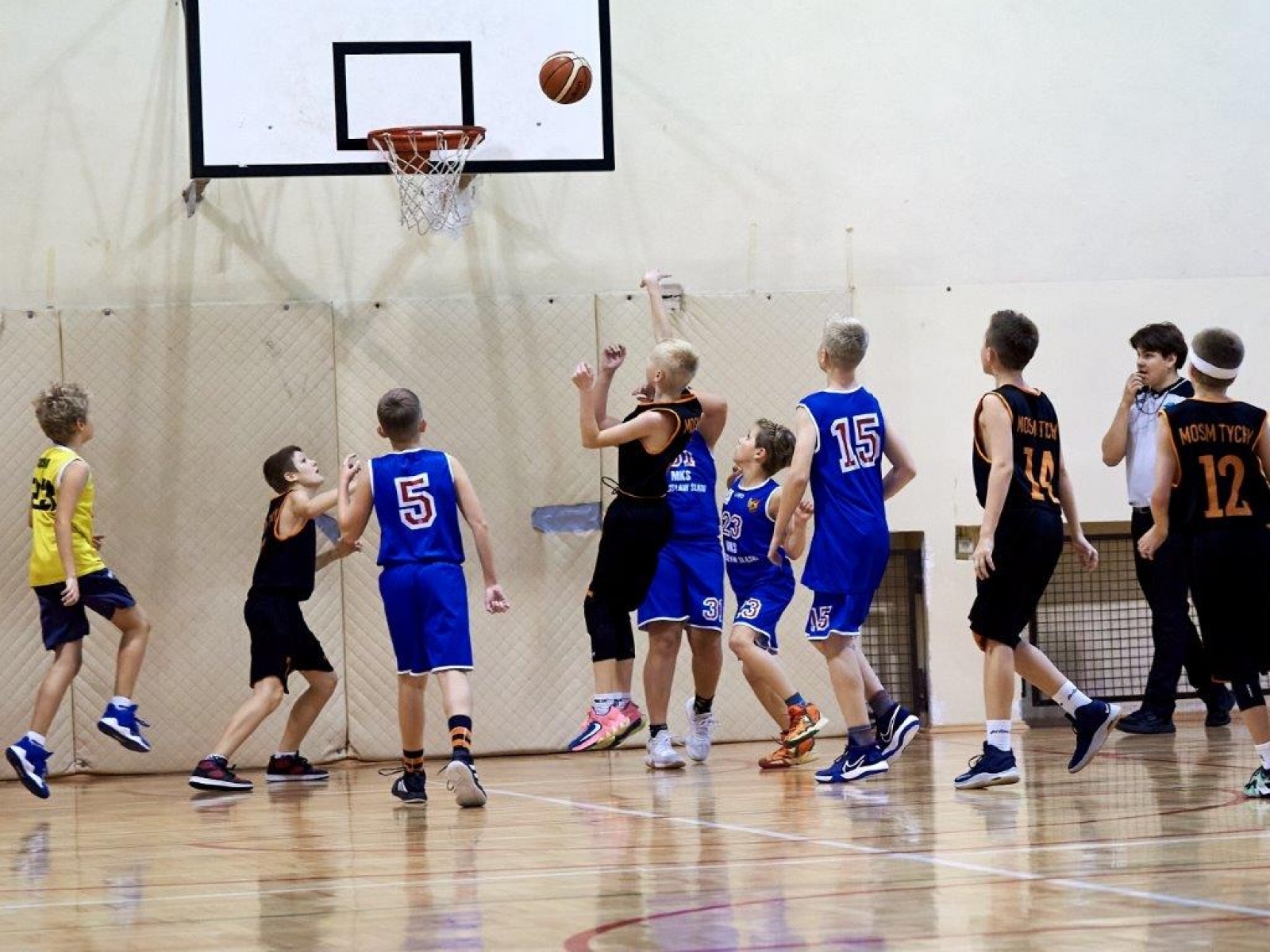 Zdjęcie w galerii na portalu naszwodzislaw.com: Wodzisławscy koszykarze na turnieju w Oświęcimiu [FOTO i WIDEO] wiadomości z regionu