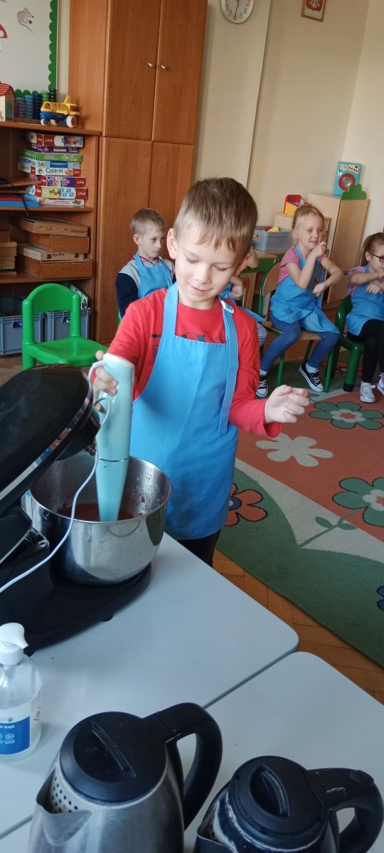 Zdjęcie w galerii na portalu naszwodzislaw.com: Pszowskie przedszkolaki poznały tajniki kuchni molekularnej wiadomości z regionu