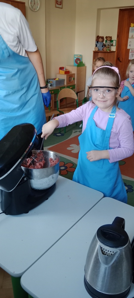 Zdjęcie w galerii na portalu naszwodzislaw.com: Pszowskie przedszkolaki poznały tajniki kuchni molekularnej wiadomości z regionu