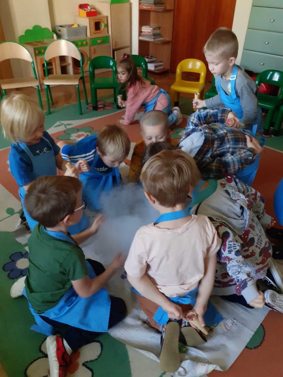 Zdjęcie w galerii na portalu naszwodzislaw.com: Pszowskie przedszkolaki poznały tajniki kuchni molekularnej wiadomości z regionu