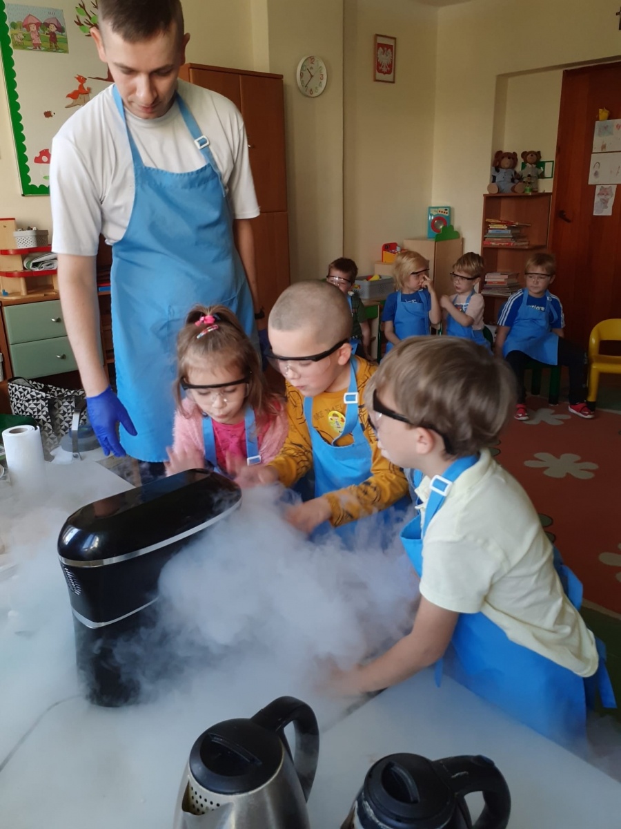 Zdjęcie w galerii na portalu naszwodzislaw.com: Pszowskie przedszkolaki poznały tajniki kuchni molekularnej wiadomości z regionu