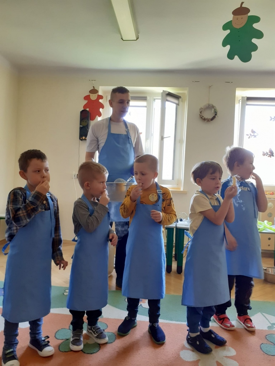Zdjęcie w galerii na portalu naszwodzislaw.com: Pszowskie przedszkolaki poznały tajniki kuchni molekularnej wiadomości z regionu