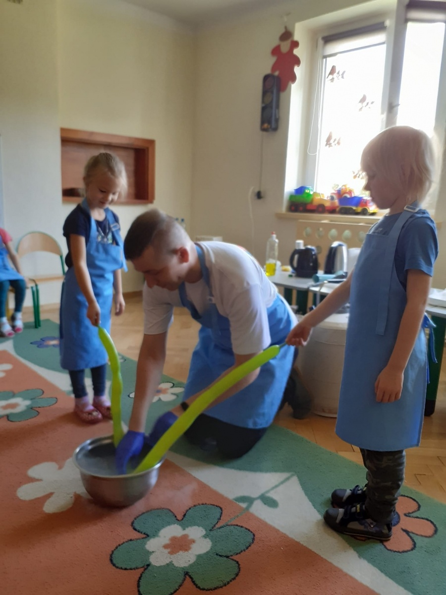 Zdjęcie w galerii na portalu naszwodzislaw.com: Pszowskie przedszkolaki poznały tajniki kuchni molekularnej wiadomości z regionu