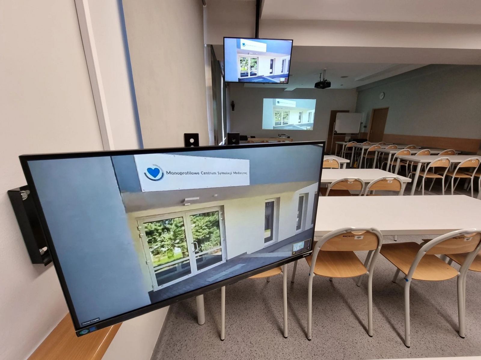 Zdjęcie w galerii na portalu naszwodzislaw.com: Nowoczesna technika audiowizualna w raciborskiej uczelni wiadomości z regionu