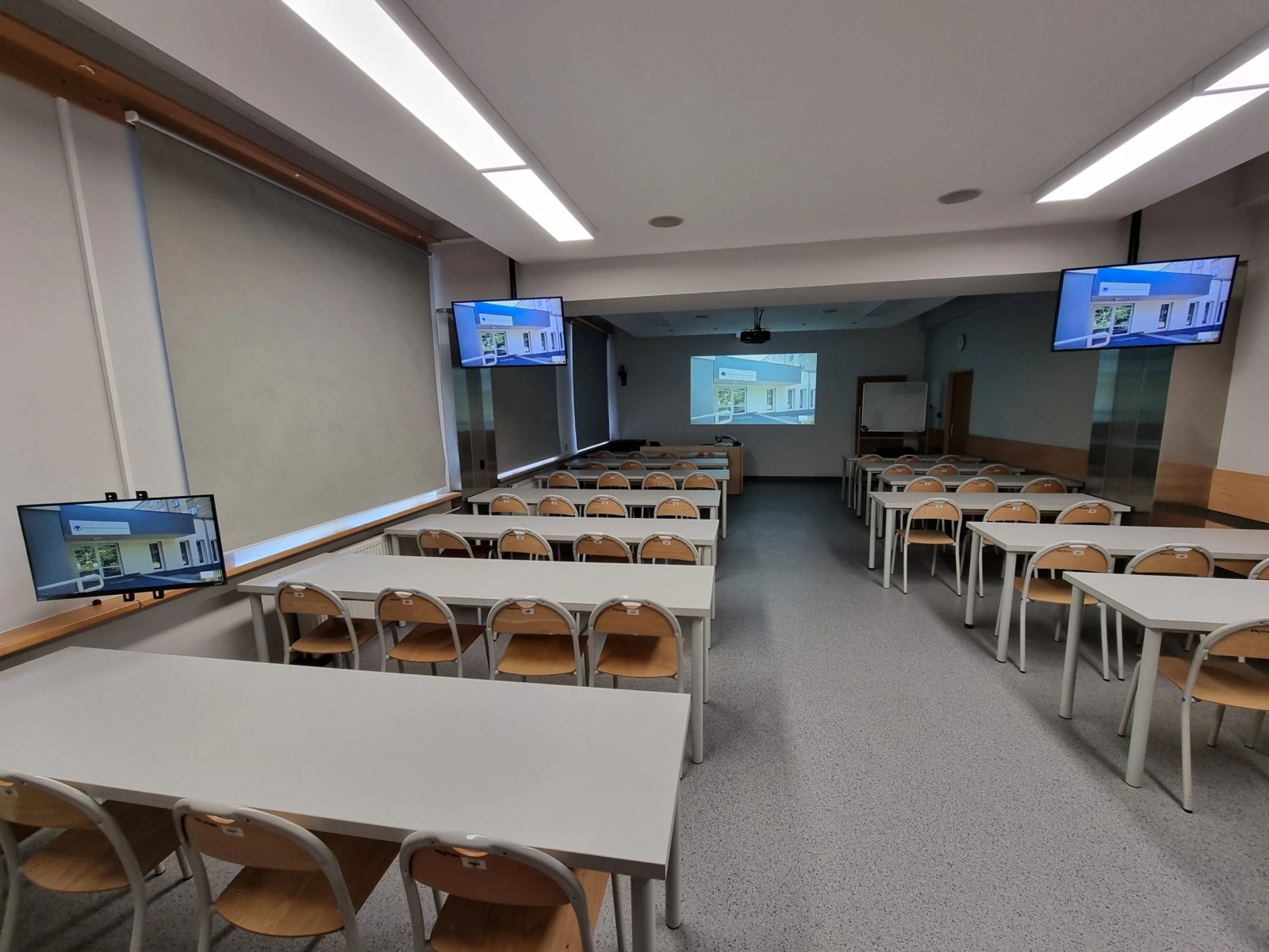 Zdjęcie w galerii na portalu naszwodzislaw.com: Nowoczesna technika audiowizualna w raciborskiej uczelni wiadomości z regionu