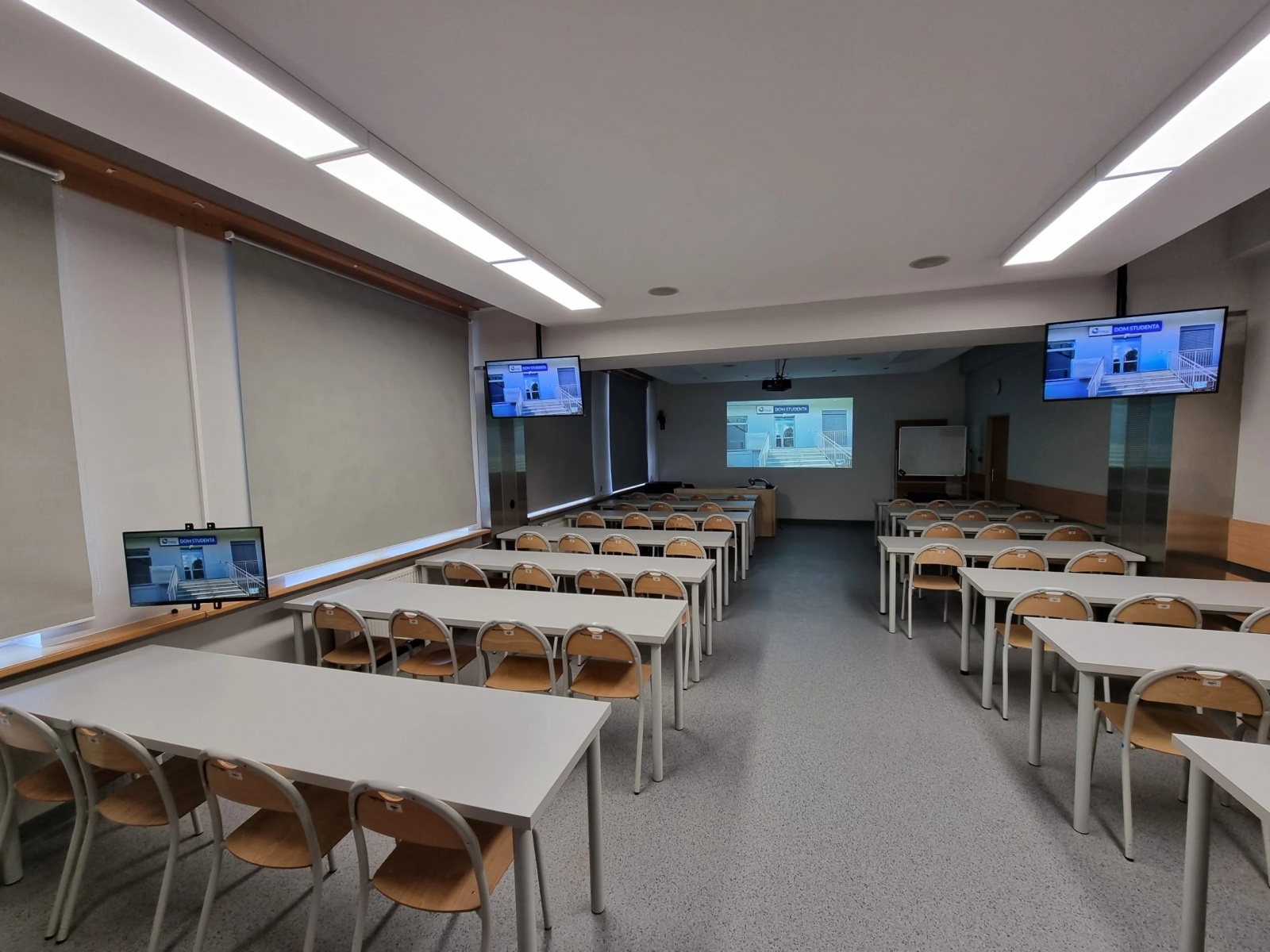 Zdjęcie w galerii na portalu naszwodzislaw.com: Nowoczesna technika audiowizualna w raciborskiej uczelni wiadomości z regionu