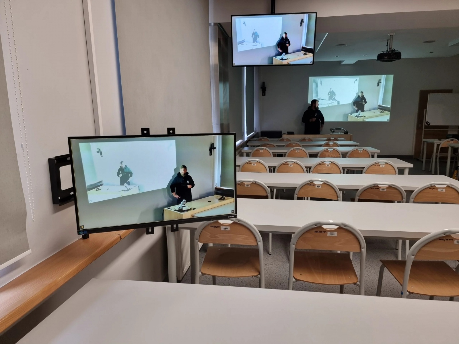 Zdjęcie w galerii na portalu naszwodzislaw.com: Nowoczesna technika audiowizualna w raciborskiej uczelni wiadomości z regionu