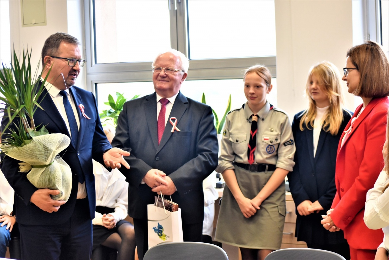 Zdjęcie w galerii na portalu naszwodzislaw.com: Trzy powody do świętowania. Dzień Niepodległości w SP Skrzyszów wiadomości z regionu