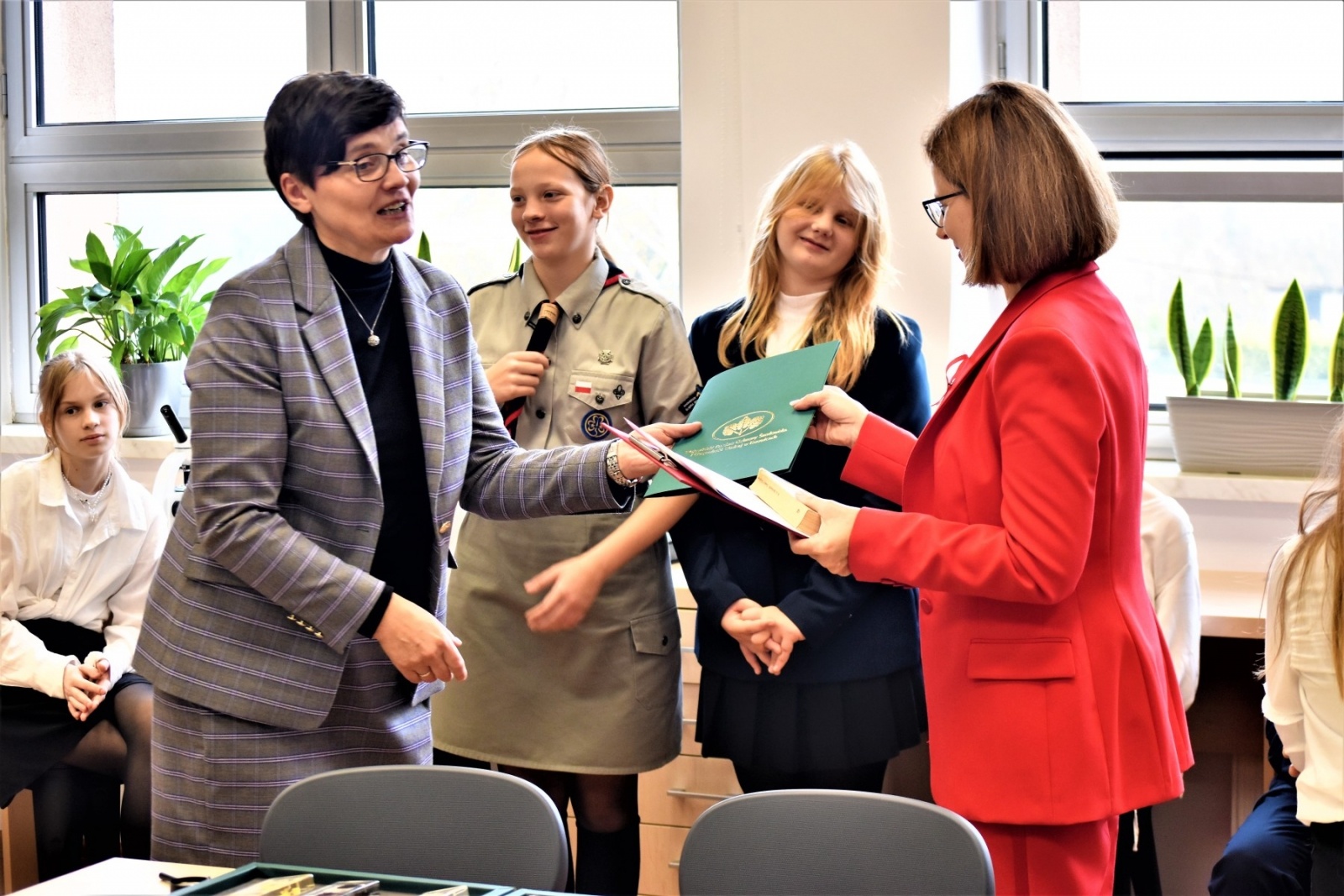 Zdjęcie w galerii na portalu naszwodzislaw.com: Trzy powody do świętowania. Dzień Niepodległości w SP Skrzyszów wiadomości z regionu