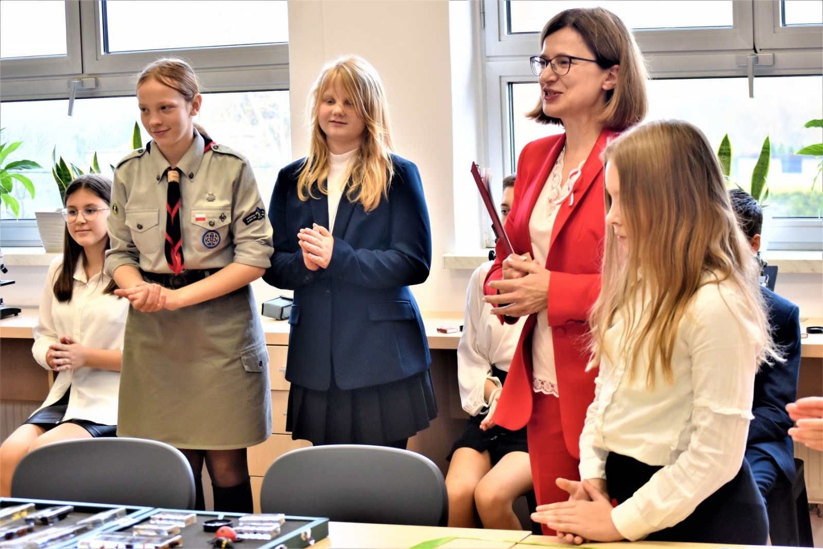 Zdjęcie w galerii na portalu naszwodzislaw.com: Trzy powody do świętowania. Dzień Niepodległości w SP Skrzyszów wiadomości z regionu