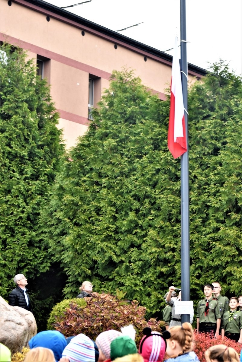 Zdjęcie w galerii na portalu naszwodzislaw.com: Trzy powody do świętowania. Dzień Niepodległości w SP Skrzyszów wiadomości z regionu