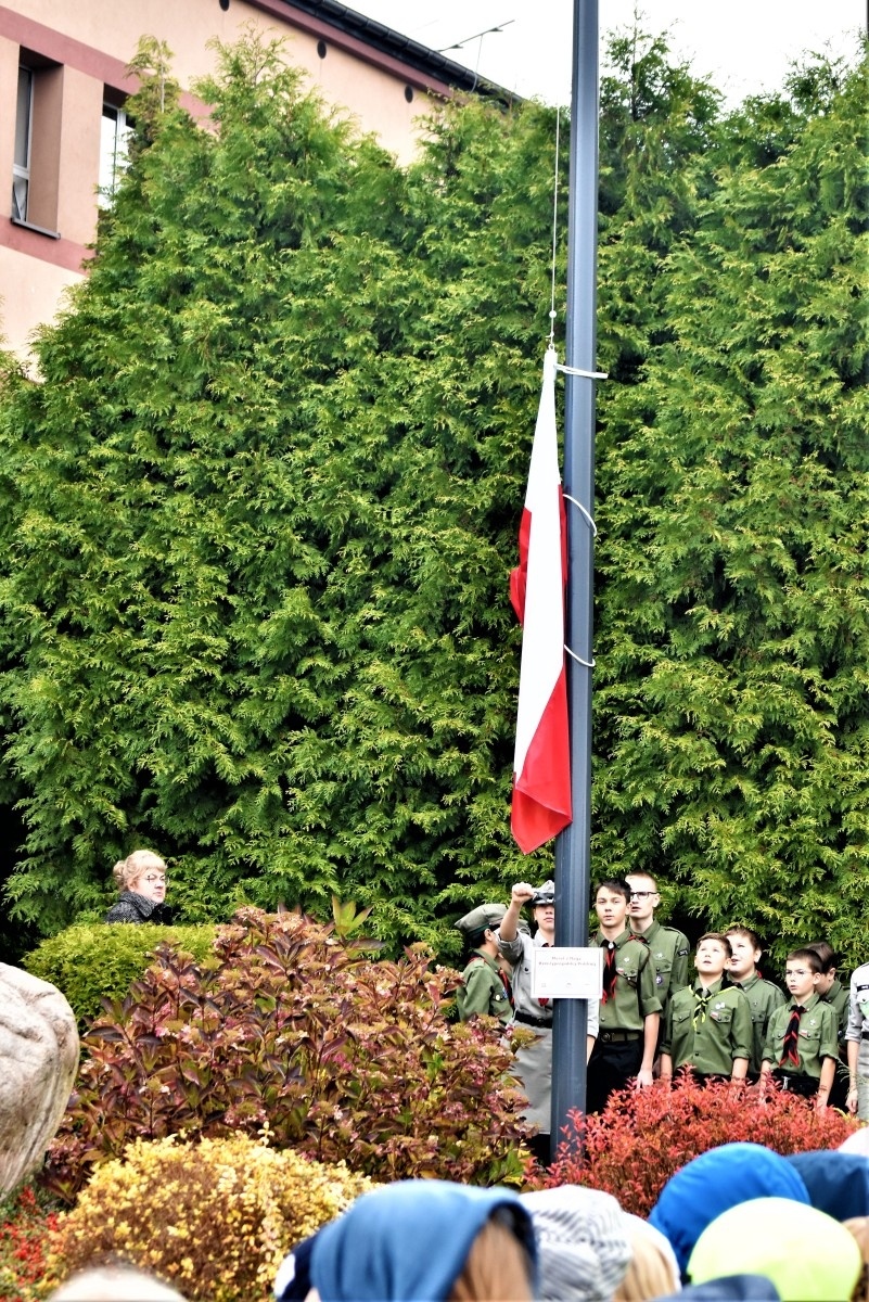 Zdjęcie w galerii na portalu naszwodzislaw.com: Trzy powody do świętowania. Dzień Niepodległości w SP Skrzyszów wiadomości z regionu