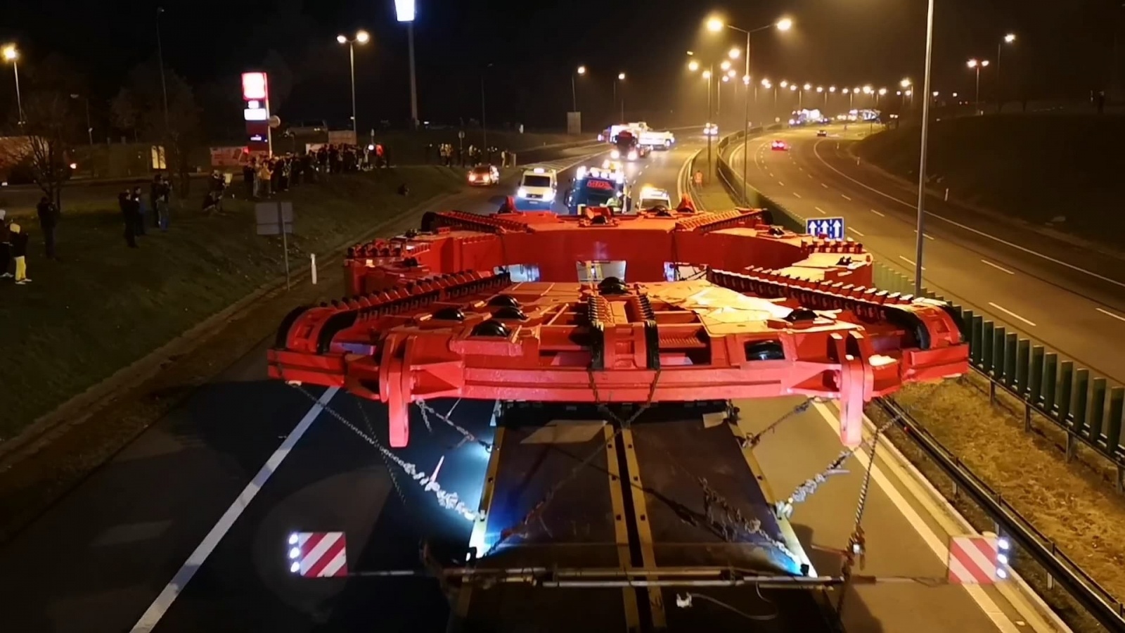 Zdjęcie w galerii na portalu naszwodzislaw.com: Pierwszy transport maszyny TBM dotarł do celu. Dwa kolejne przejadą przez nasz region wiadomości z regionu