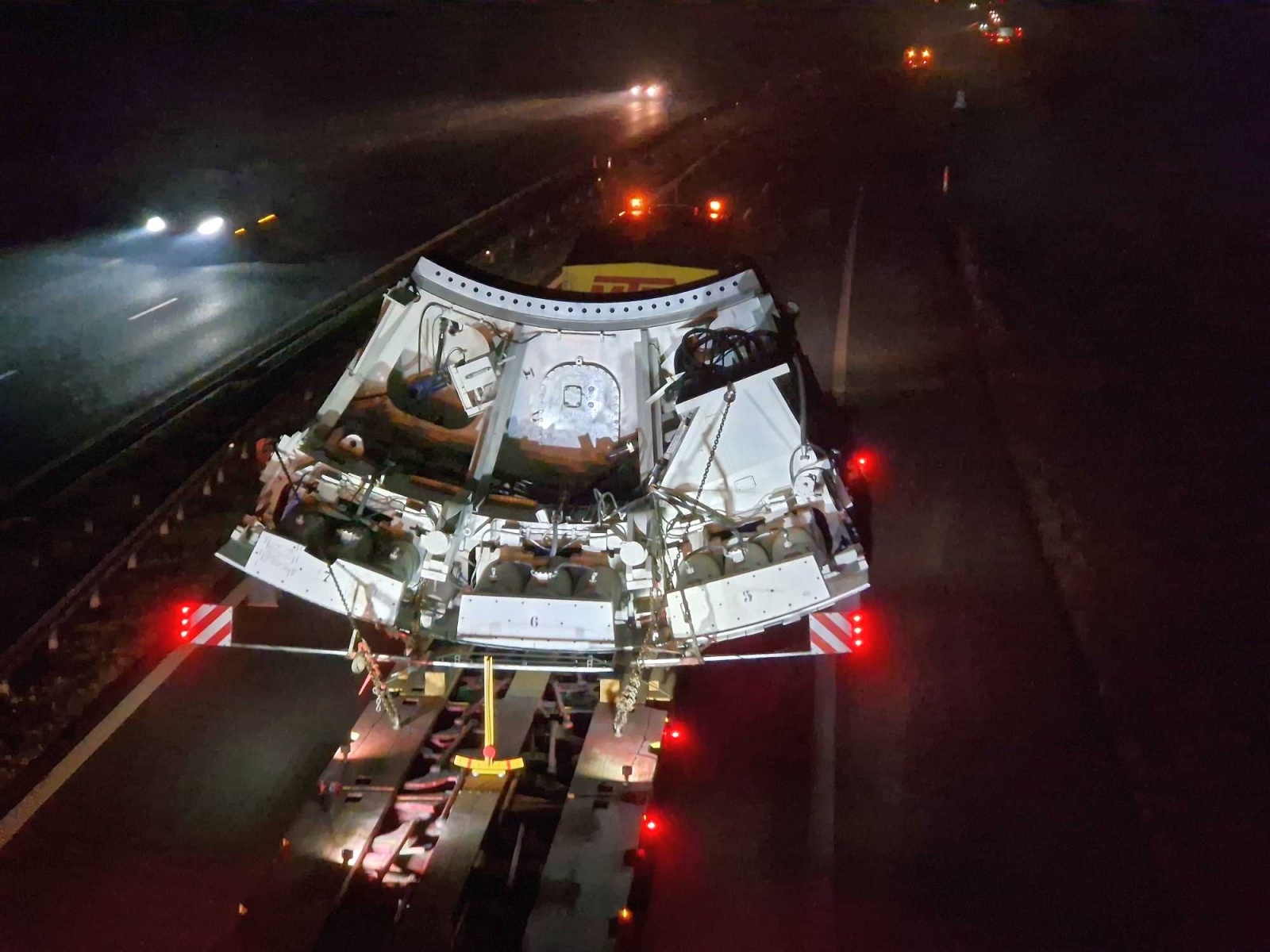 Zdjęcie w galerii na portalu naszwodzislaw.com: Pierwszy transport maszyny TBM dotarł do celu. Dwa kolejne przejadą przez nasz region wiadomości z regionu