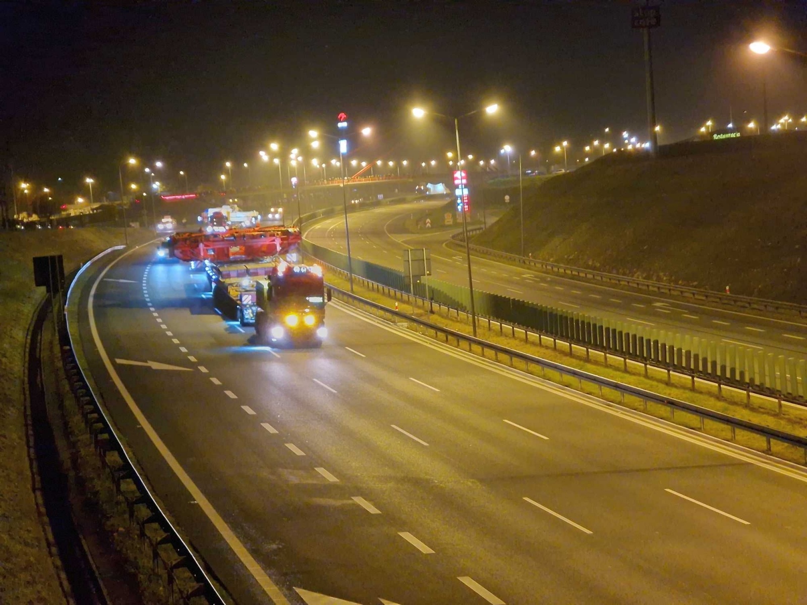 Zdjęcie w galerii na portalu naszwodzislaw.com: Pierwszy transport maszyny TBM dotarł do celu. Dwa kolejne przejadą przez nasz region wiadomości z regionu