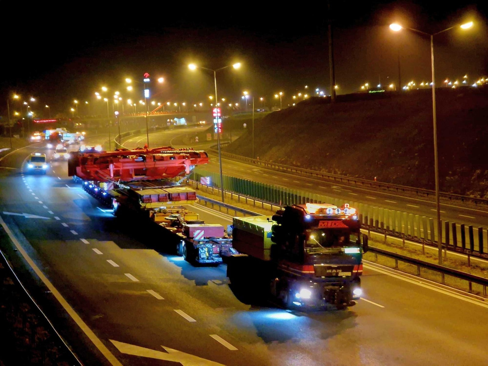 Zdjęcie w galerii na portalu naszwodzislaw.com: Pierwszy transport maszyny TBM dotarł do celu. Dwa kolejne przejadą przez nasz region wiadomości z regionu