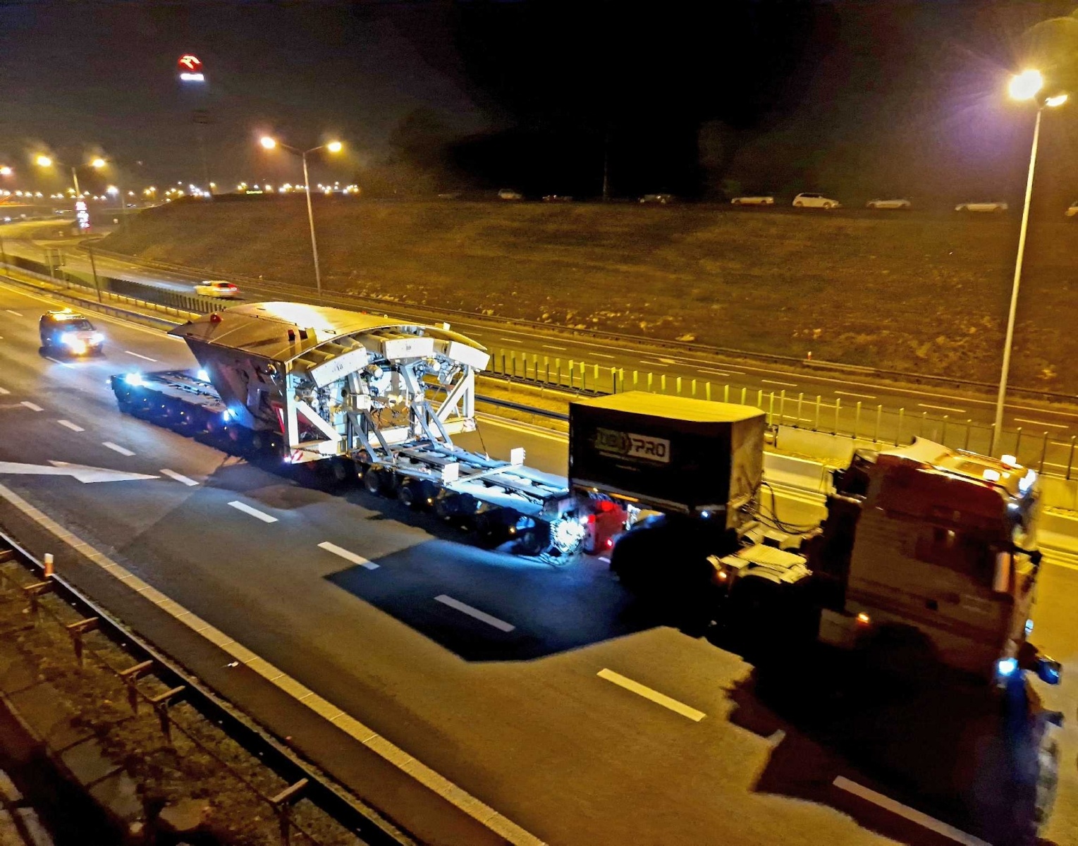 Zdjęcie w galerii na portalu naszwodzislaw.com: Pierwszy transport maszyny TBM dotarł do celu. Dwa kolejne przejadą przez nasz region wiadomości z regionu