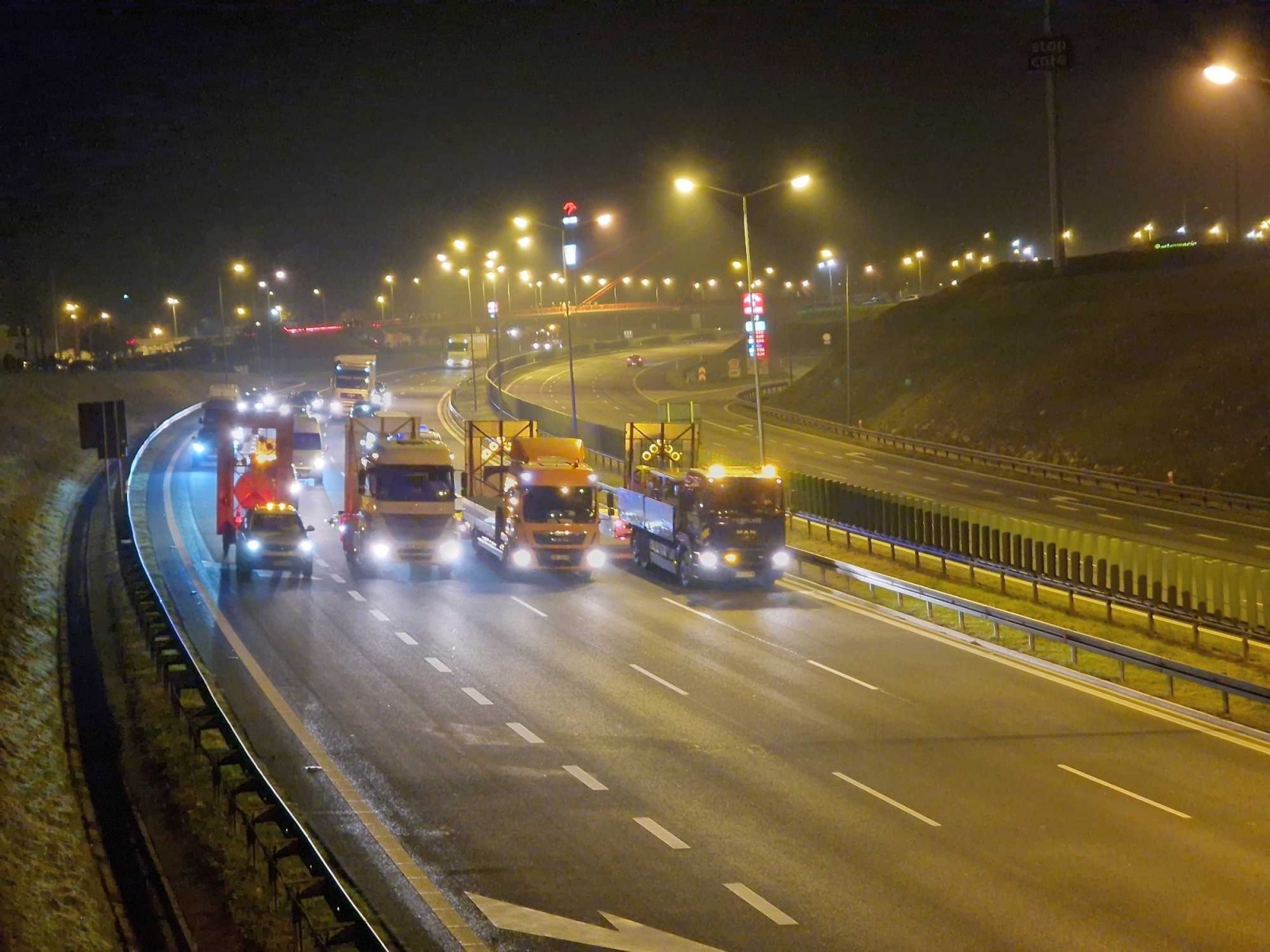 Zdjęcie w galerii na portalu naszwodzislaw.com: Pierwszy transport maszyny TBM dotarł do celu. Dwa kolejne przejadą przez nasz region wiadomości z regionu