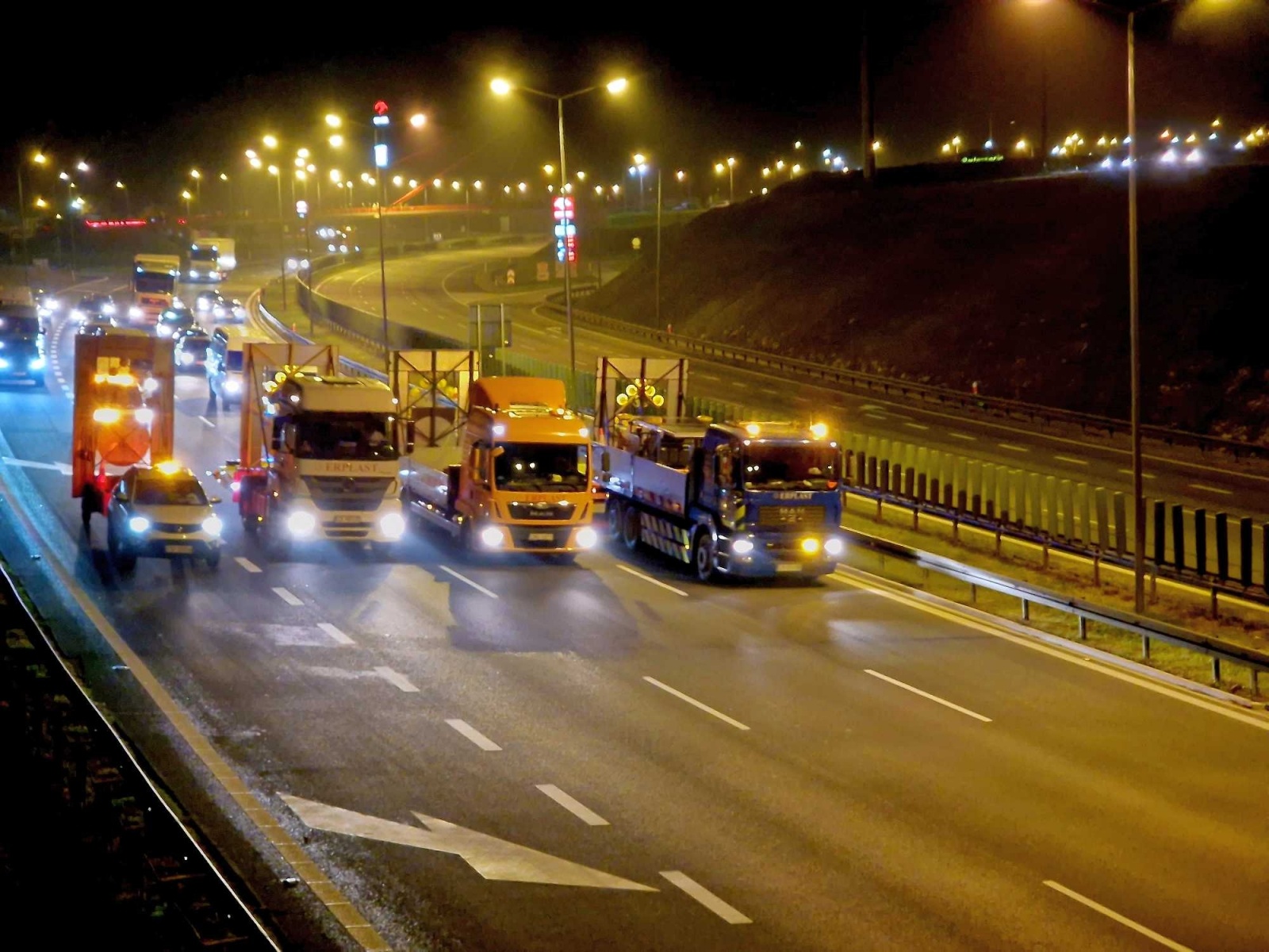 Zdjęcie w galerii na portalu naszwodzislaw.com: Pierwszy transport maszyny TBM dotarł do celu. Dwa kolejne przejadą przez nasz region wiadomości z regionu