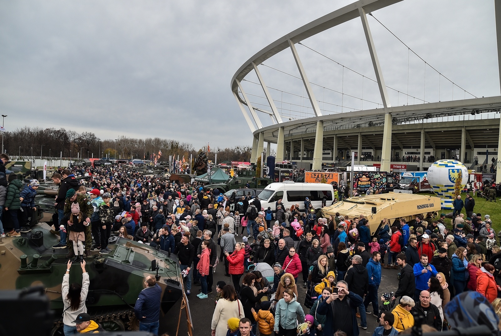 Zdjęcie w galerii na portalu naszwodzislaw.com: Za nami uroczyste obchody Narodowego Święta Niepodległości na Stadionie Śląskim wiadomości z regionu