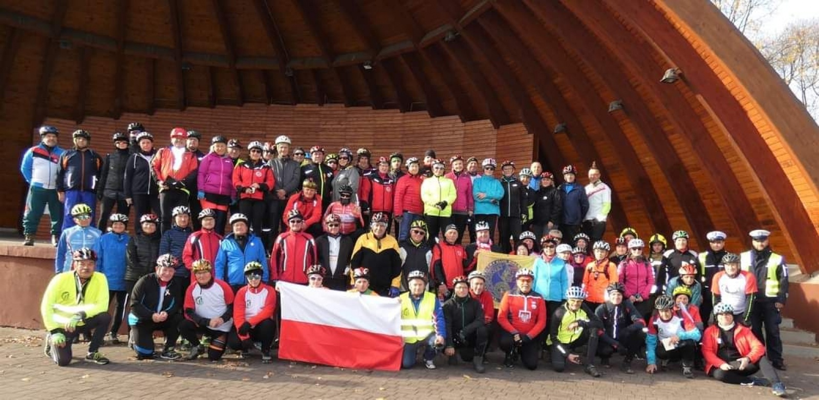 Zdjęcie w galerii na portalu naszwodzislaw.com: Wodzisławscy policjanci spotkali się z uczestnikami rajdu rowerowego wiadomości z regionu