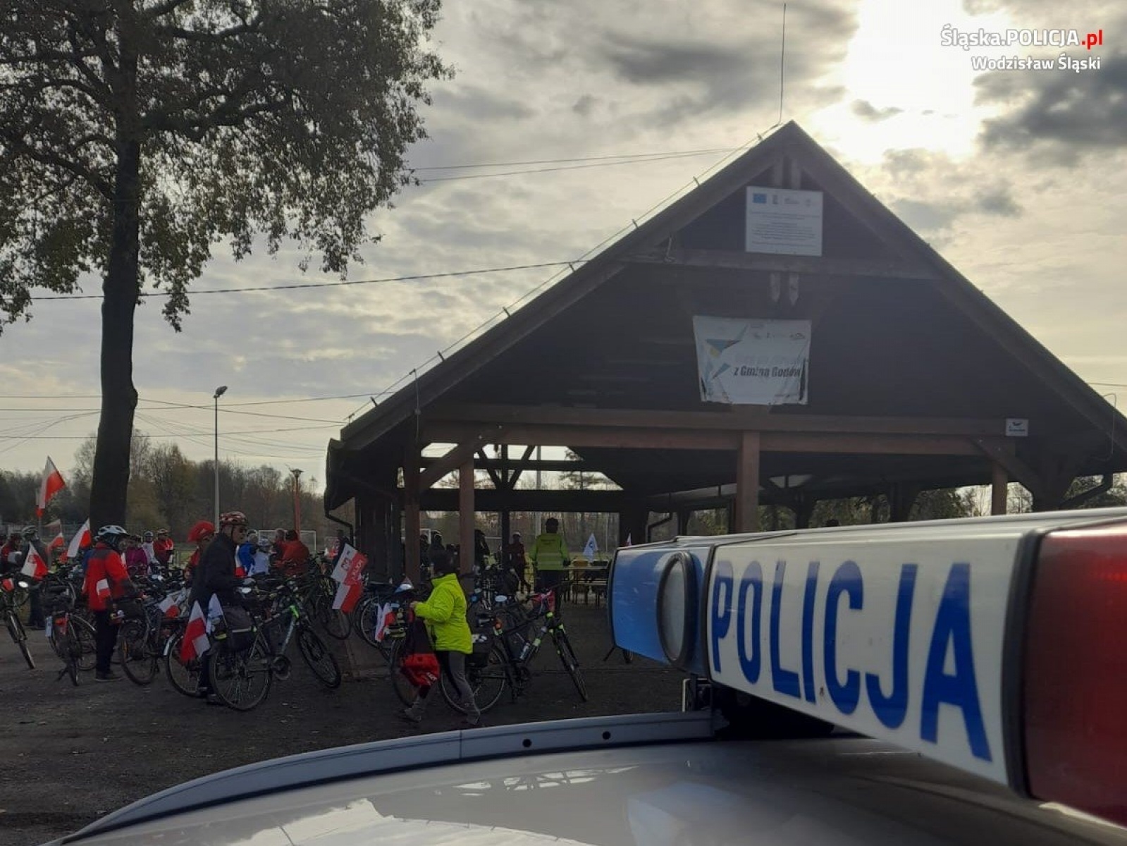 Zdjęcie w galerii na portalu naszwodzislaw.com: Wodzisławscy policjanci spotkali się z uczestnikami rajdu rowerowego wiadomości z regionu