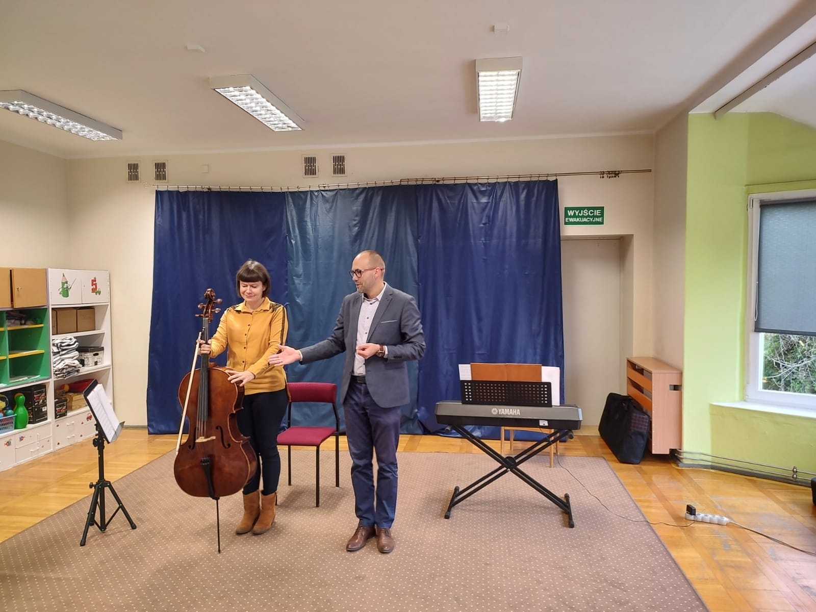 Zdjęcie w galerii na portalu naszwodzislaw.com: Muzycy wodzisławskiej PSM gośćmi w przedszkolu numer 16 wiadomości z regionu