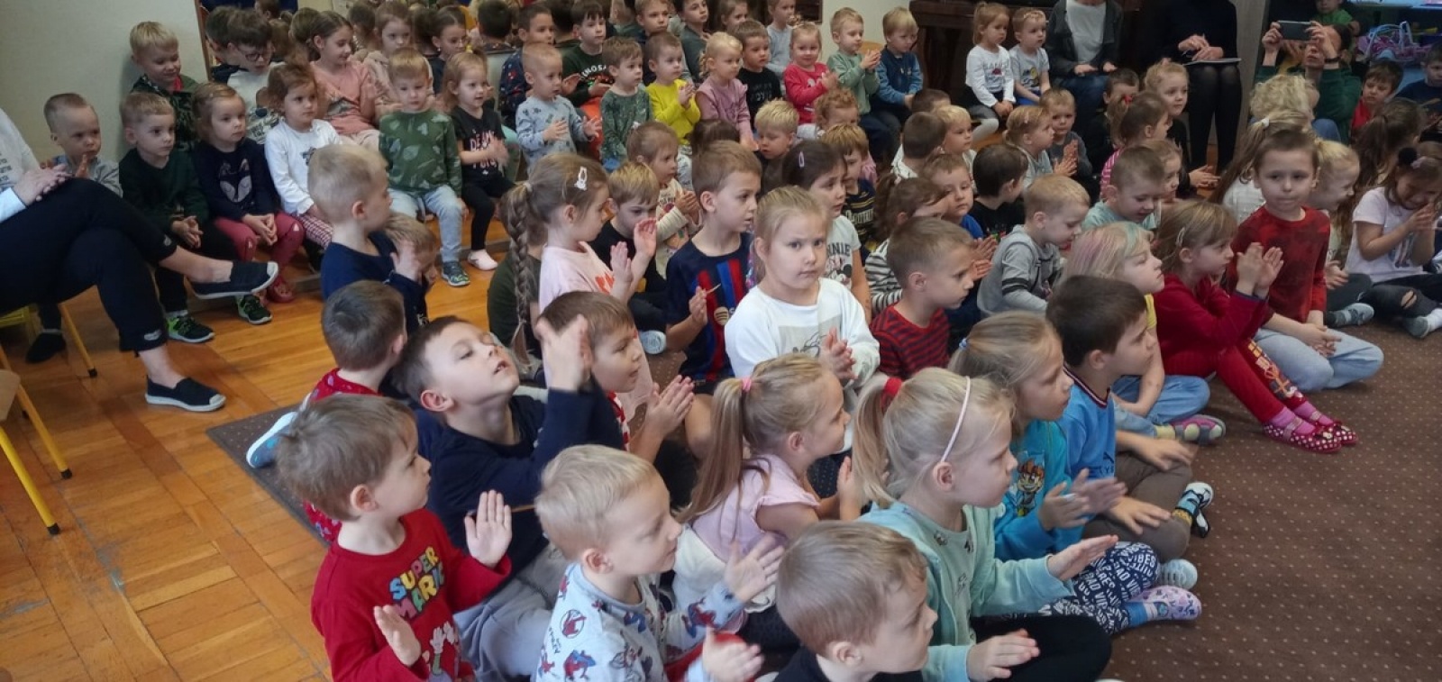 Zdjęcie w galerii na portalu naszwodzislaw.com: Muzycy wodzisławskiej PSM gośćmi w przedszkolu numer 16 wiadomości z regionu