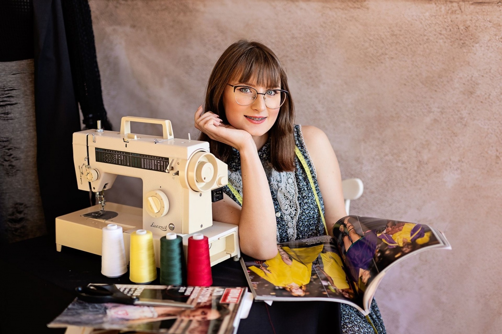 Zdjęcie w galerii na portalu naszwodzislaw.com: Praktyczna nauka zawodu. Tak uczą się technicy styliści wiadomości z regionu