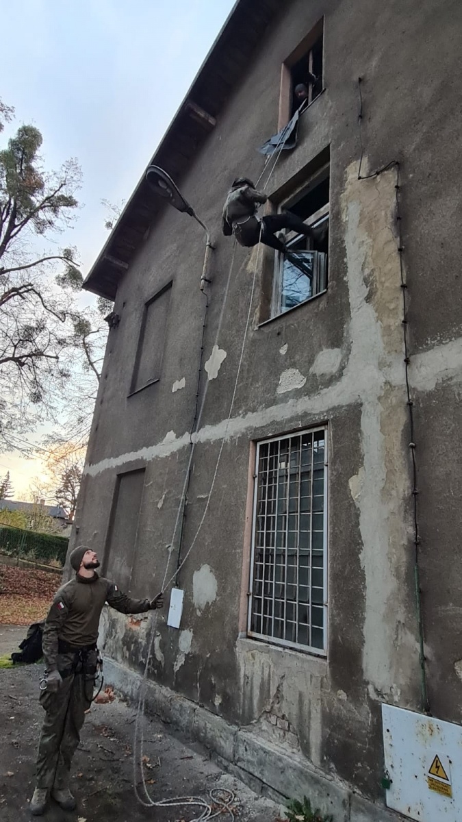 Zdjęcie w galerii na portalu naszwodzislaw.com: Śląscy terytorialsi szkolą pielęgniarki wiadomości z regionu