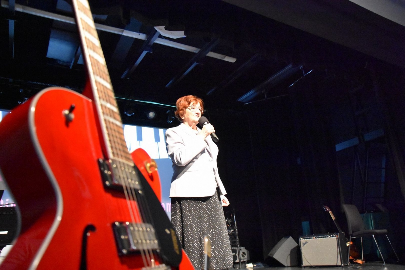 Zdjęcie w galerii na portalu naszwodzislaw.com: Cantemus rozbrzmiał w auli I LO [FOTO] wiadomości z regionu